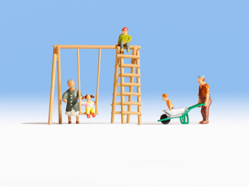 NOCH 15589 H0 Großeltern & Enkel