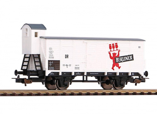 PIKO 58925 H0 Gedeckter Güterwagen G02 »Berliner Pilsner«, DR
