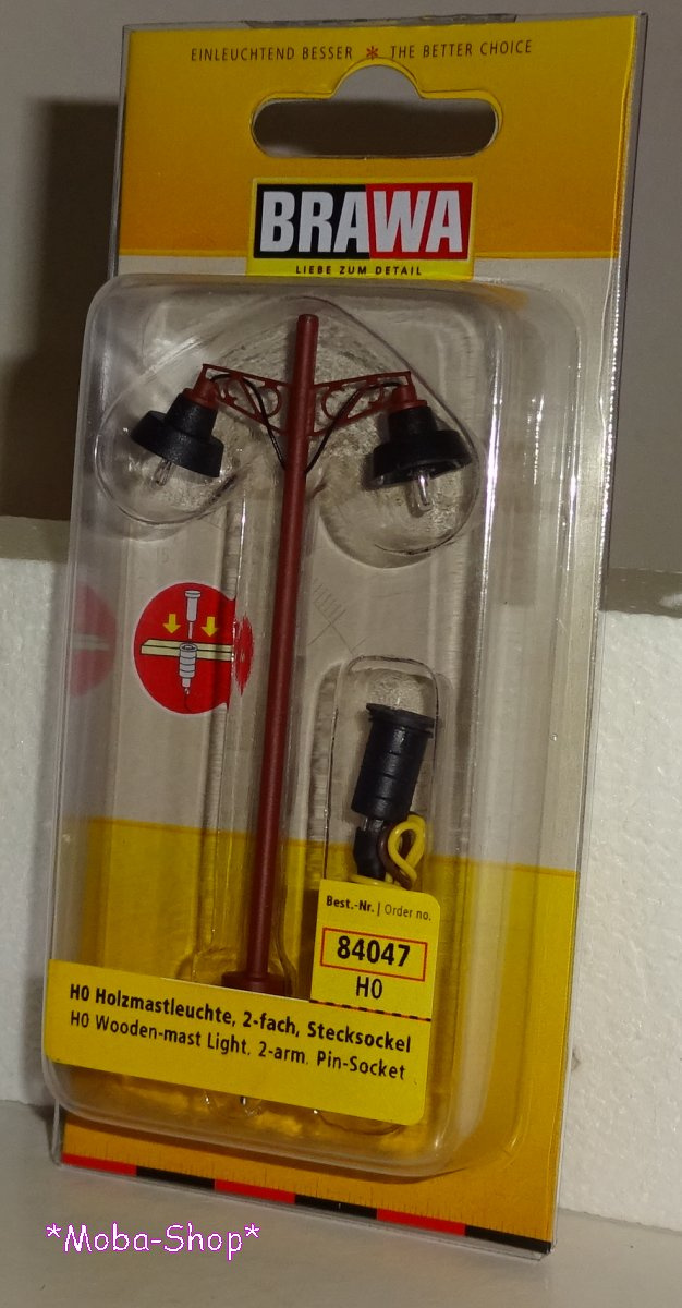 Brawa 84047 H0 Holzmastleuchte, doppelt, Stecksockel