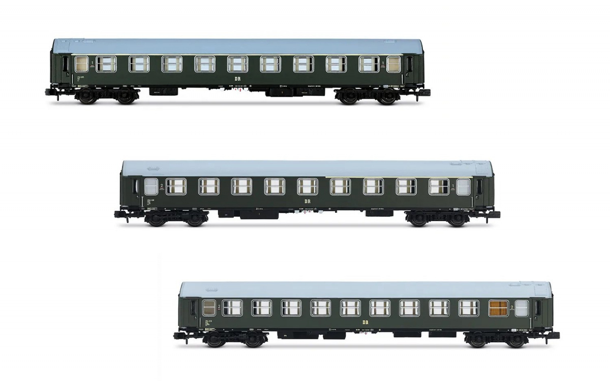 Arnold HN4421 N 3-tlg. Set Reisezugwagen, DR, Ep. III