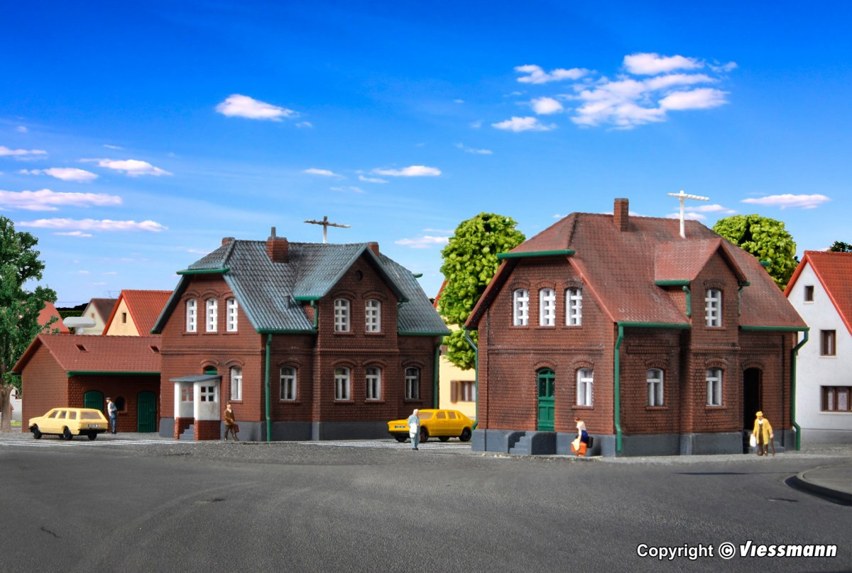Kibri 36784 Z Werkswohnhaus, 2 Stück und ein Nebengebäude