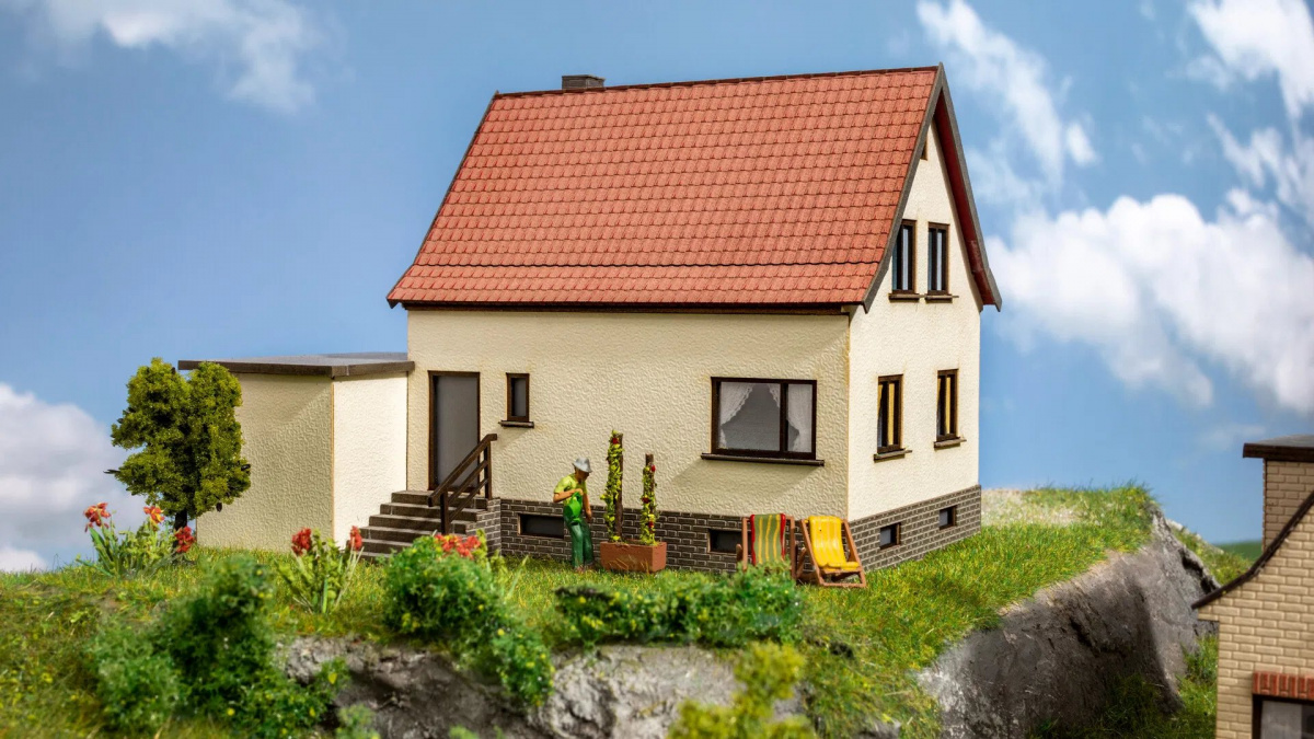 NOCH 66606 H0 LC »Siedlungshaus mit Garage«