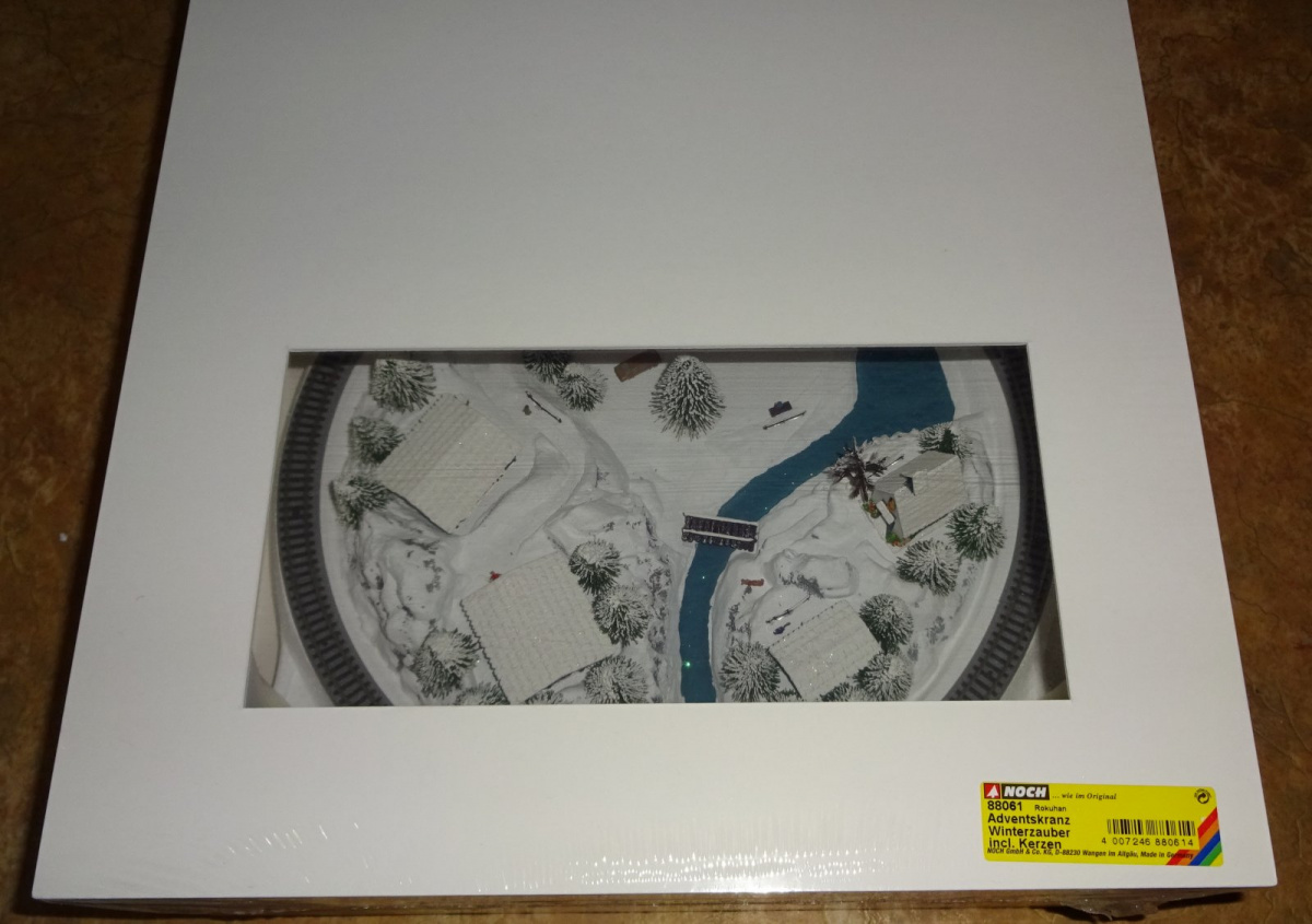 NOCH 88061 Fertiggelände Z Adventskranz "Winterzauber"