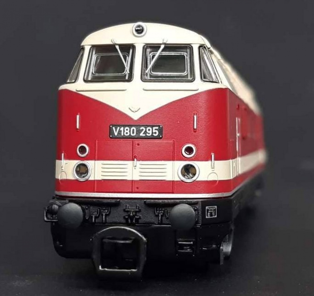 PIKO 47291-4 TT Diesellok V 180 6-achsig, DR, Ep. III (PluX16)